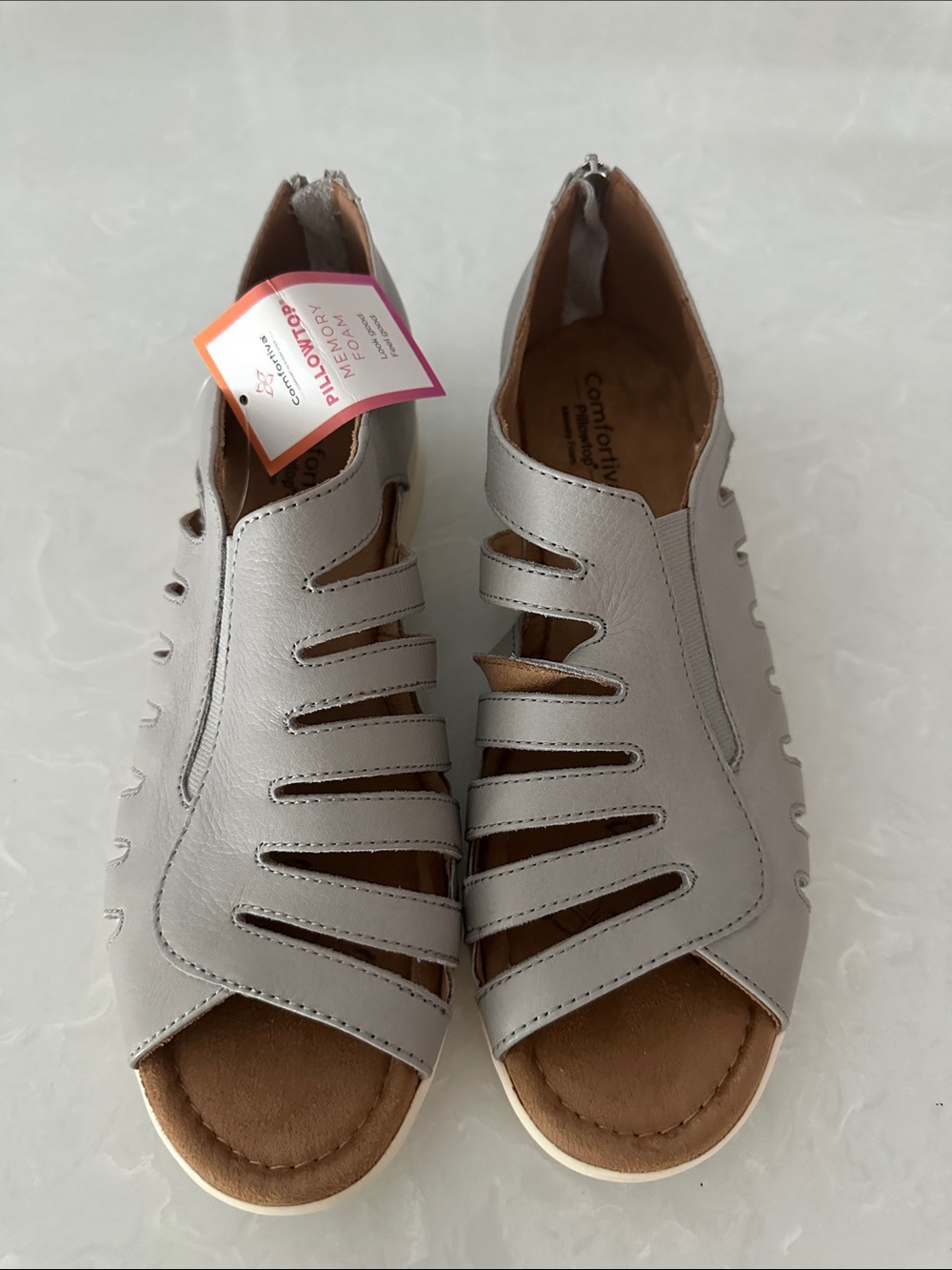 NIB Comfortiva Leather Pillowtop Memory Foam Women’s Sandals 11M